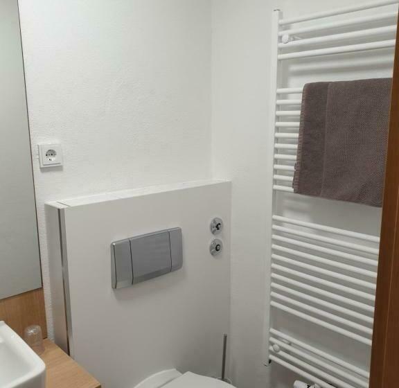 غرفة قياسية فردية, Drei Lilien