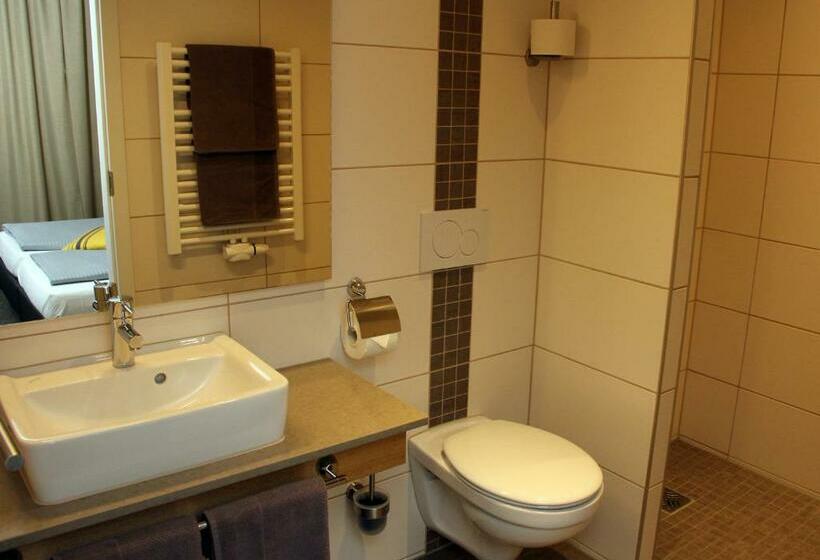 スタンダードルーム, Drei Lilien