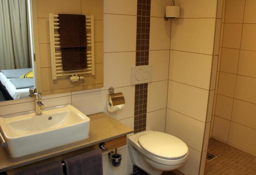 غرفة قياسية فردية, Drei Lilien