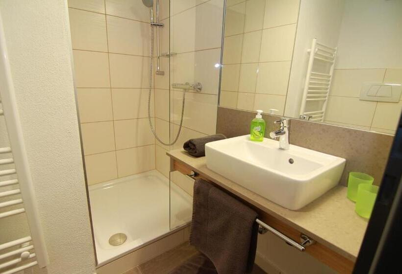 غرفة قياسية فردية, Drei Lilien