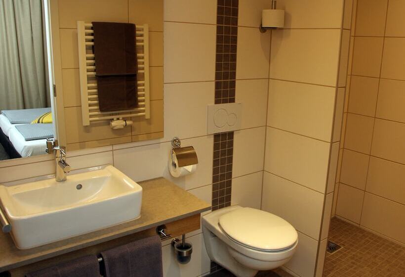 غرفة قياسية, Drei Lilien