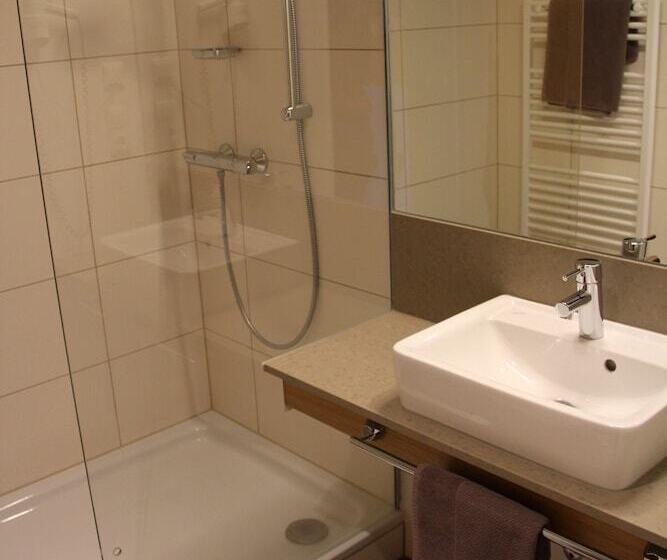 スタンダードルーム, Drei Lilien