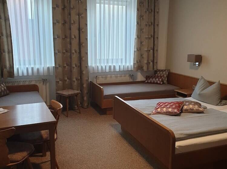 スタンダード4人部屋, Drei Lilien