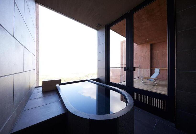 デラックストリプルルーム, Galleria Midobaru