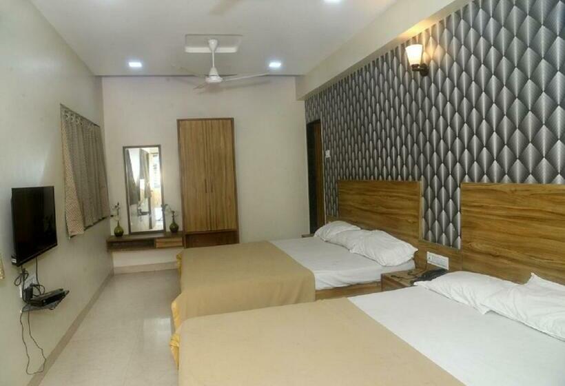 豪华房间, Radhika Pune