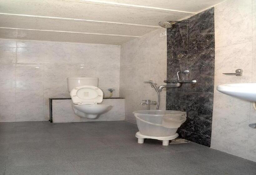 豪华房间, Radhika Pune