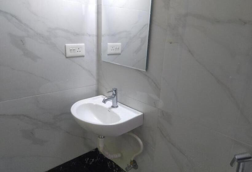 豪华房间, Radhika Pune