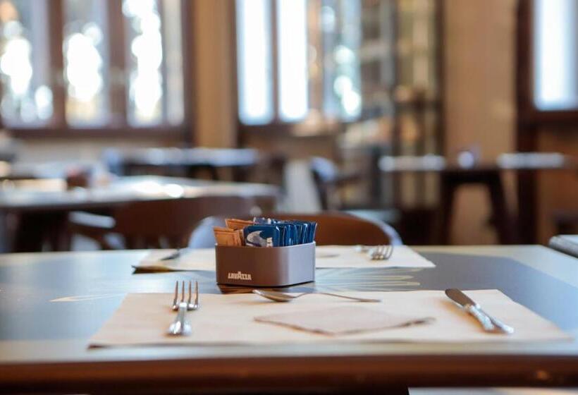 חדר סטנדרט לארבעה, Pràcatinat Hotel & Restaurant