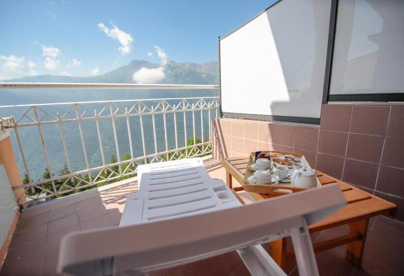 חדר סטנדרט לארבעה, Pràcatinat Hotel & Restaurant