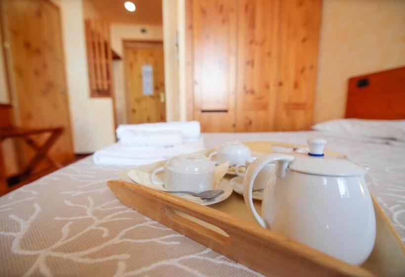 4인용 스탠다드 룸, Pràcatinat Hotel & Restaurant