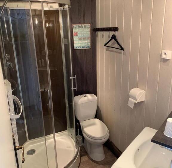 غرفة عائلية, Chambres D'hôtes De L'eglise