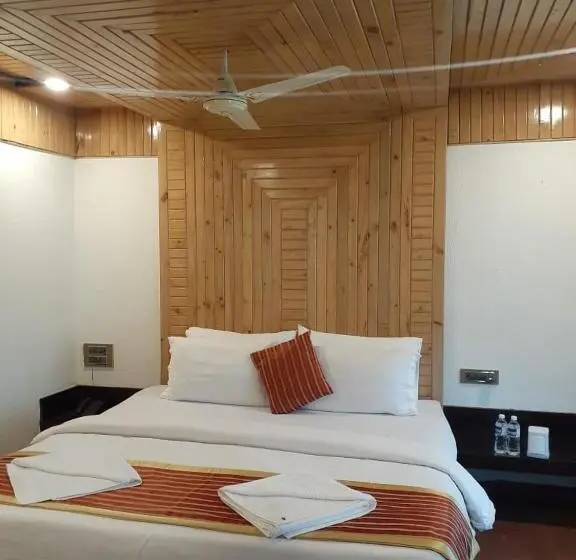 سوییت, Gourish Resort