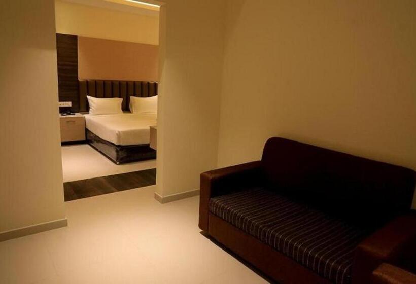 标准三人间, Laya Regency