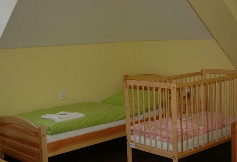 Négyágyas Standard Szoba, Stará Ameryka