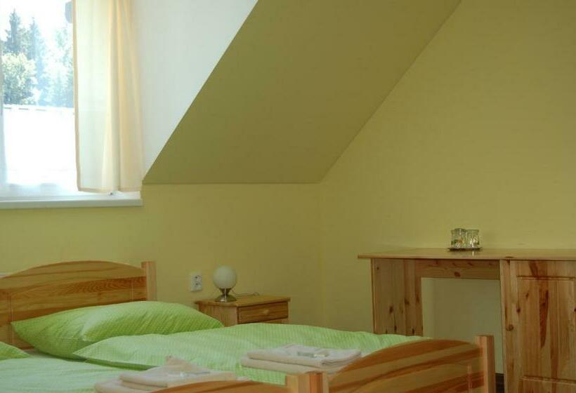 Családi Szoba, Stará Ameryka