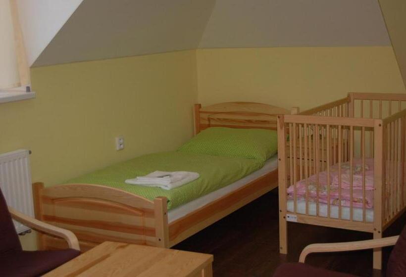 Családi Szoba, Stará Ameryka