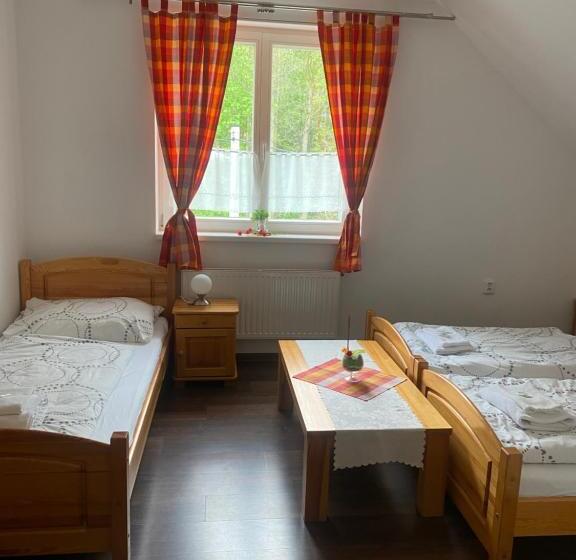 Háromágyas Standard Szoba, Stará Ameryka