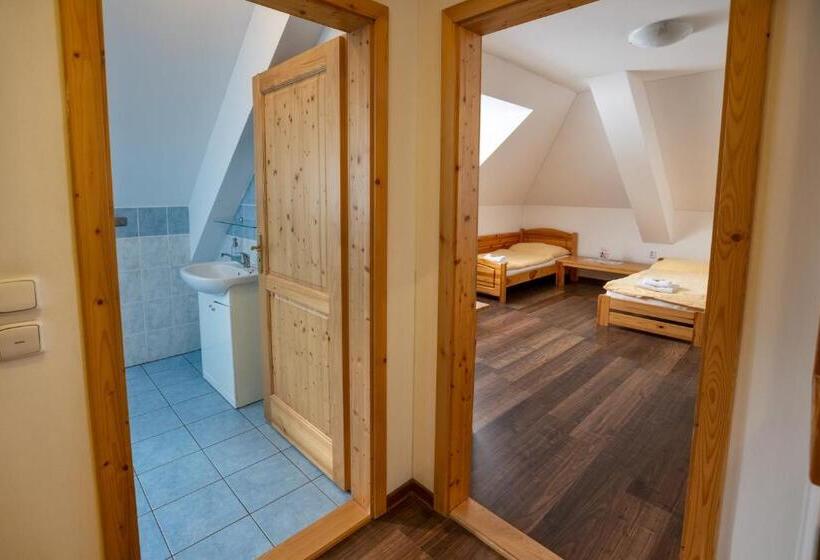 Négyágyas Standard Szoba, Stará Ameryka