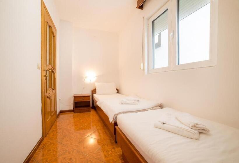 اتاق خانوادگی, Garni Hotel Mb