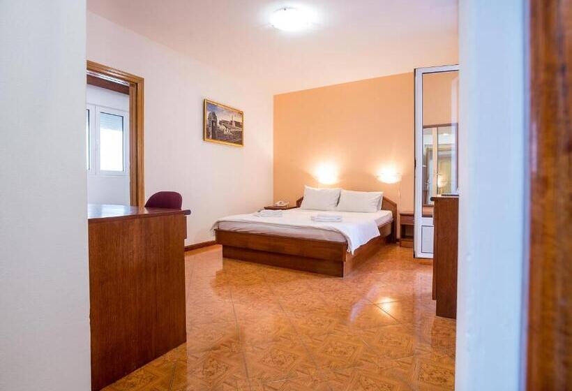 اتاق خانوادگی, Garni Hotel Mb