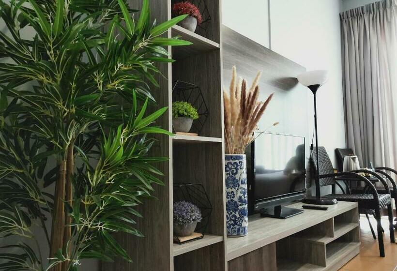 Superior-perhehuone, Ghazrin S Garuda