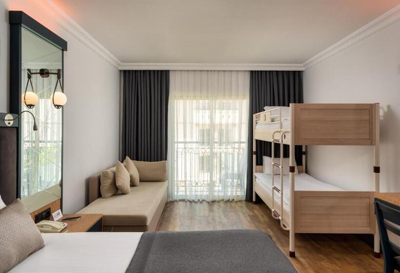 Standard Neljän Hengen Huone, Dobedan Exclusive Hotel & Spa