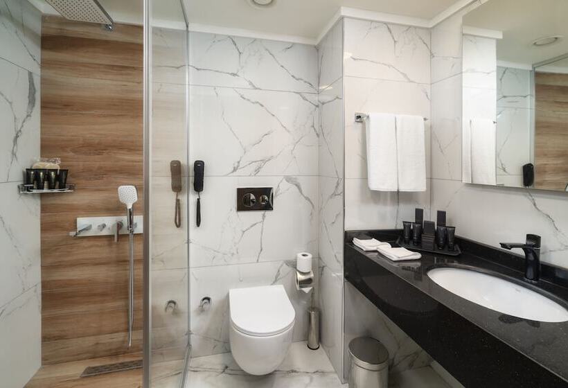 Standard Neljän Hengen Huone, Dobedan Exclusive Hotel & Spa