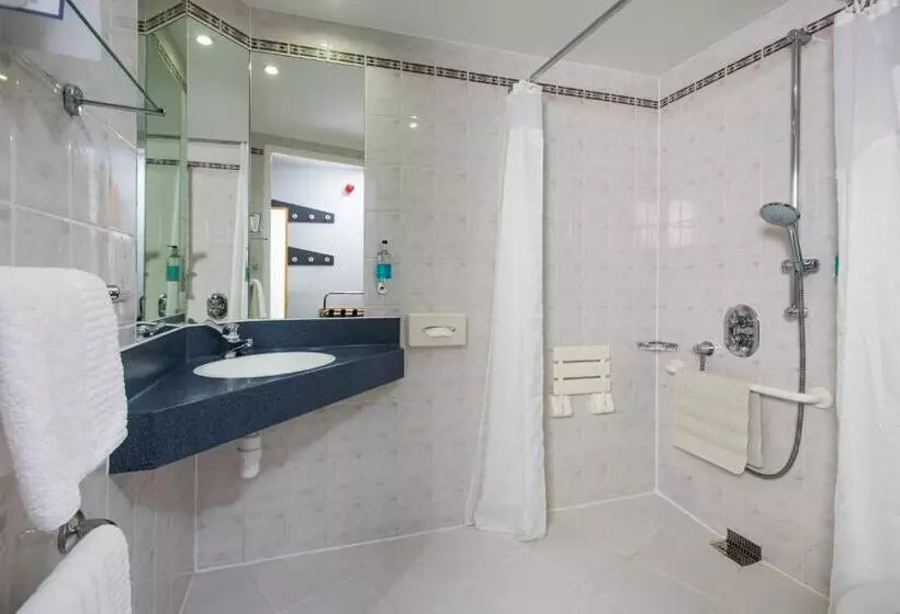 اتاق استاندارد برای معلولان, Holiday Inn Express Gloucester   South, An Ihg