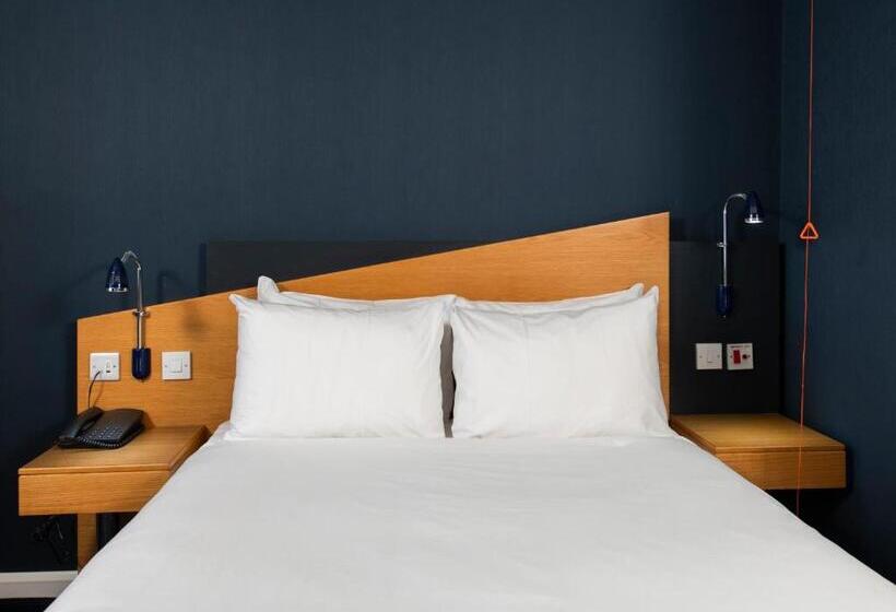 Номер Стандарт Адаптированный для Инвалидов, Holiday Inn Express Gloucester   South, An Ihg