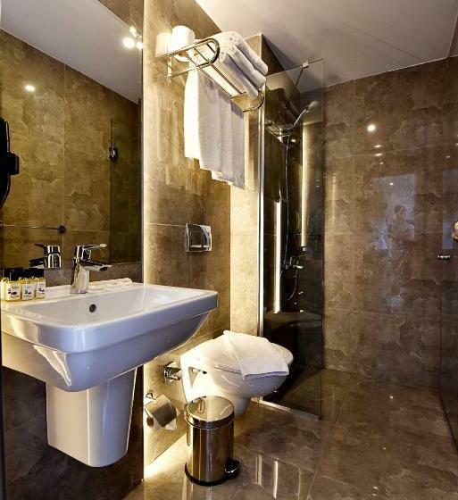 غرفة عائلية, Parkim Ayaz