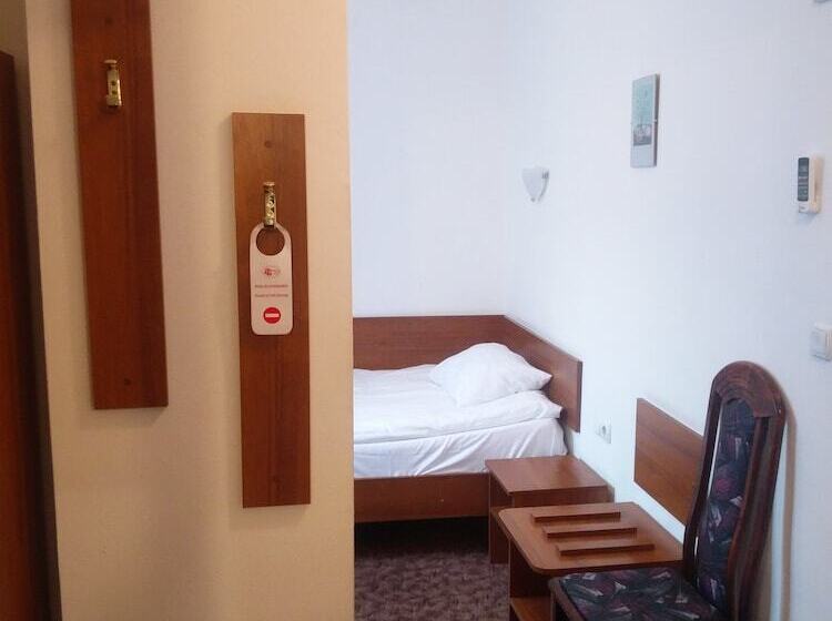 غرفة فردية داخلية, Slavyanska Beseda