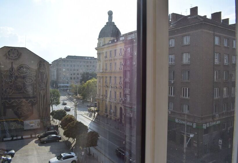 غرفة قياسية, Slavyanska Beseda