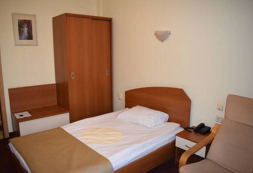 غرفة قياسية فردية مزودة بشُرفة, Slavyanska Beseda