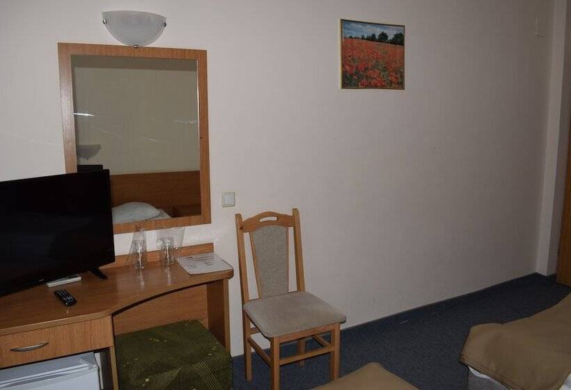 غرفة قياسية فردية مزودة بشُرفة, Slavyanska Beseda