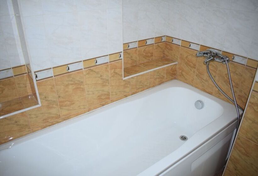 غرفة قياسية فردية مزودة بشُرفة, Slavyanska Beseda