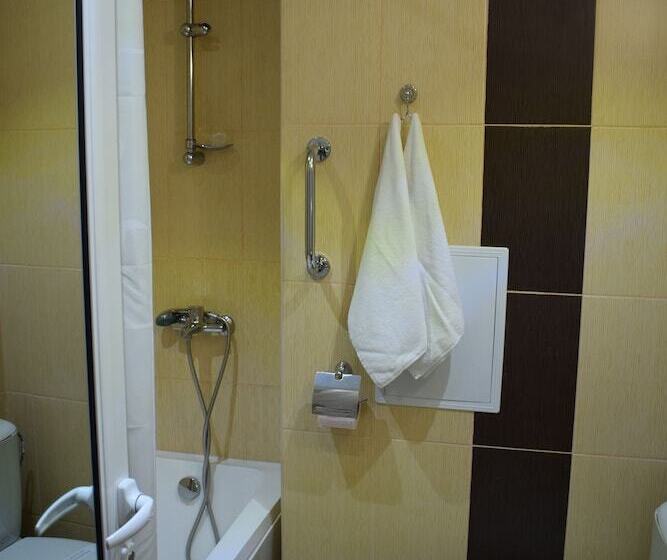 غرفة قياسية ثلاثية, Slavyanska Beseda