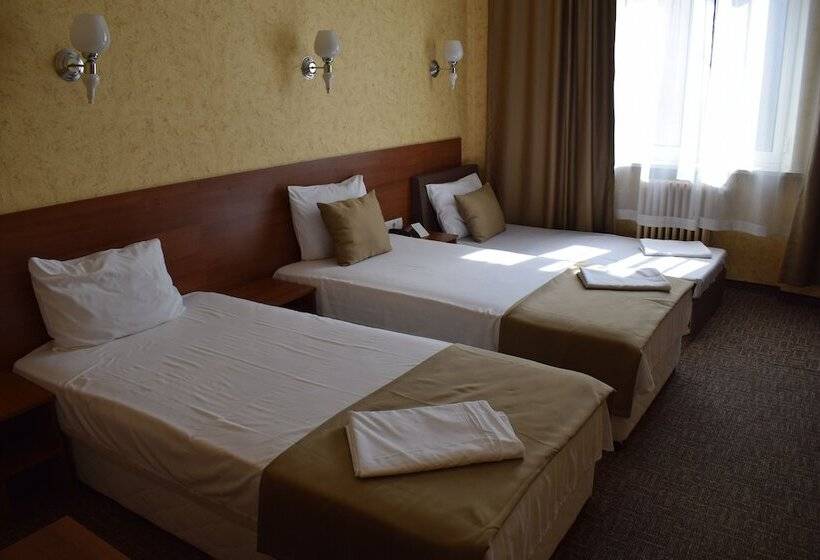 غرفة عائلية, Slavyanska Beseda