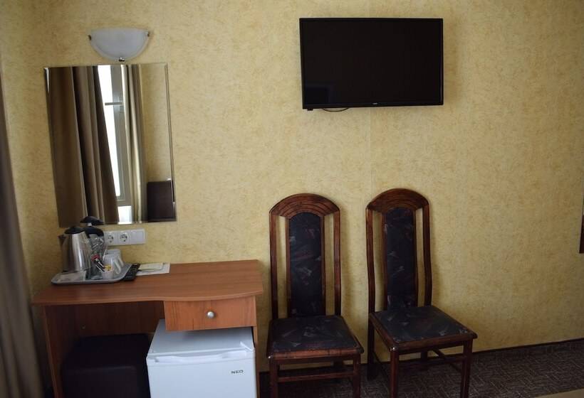 غرفة عائلية, Slavyanska Beseda