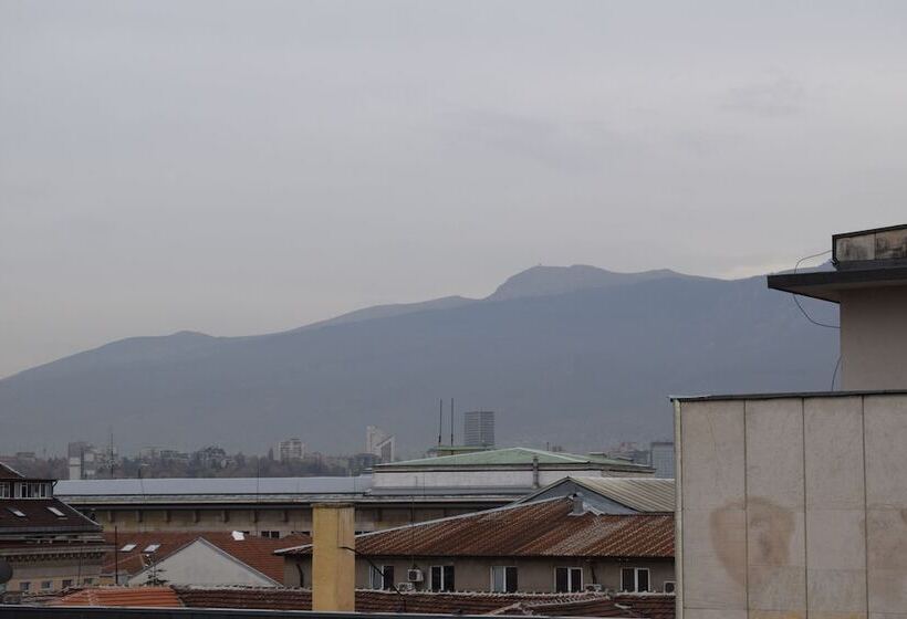 Семейный Номер, Slavyanska Beseda