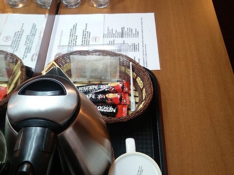 غرفة عائلية, Slavyanska Beseda