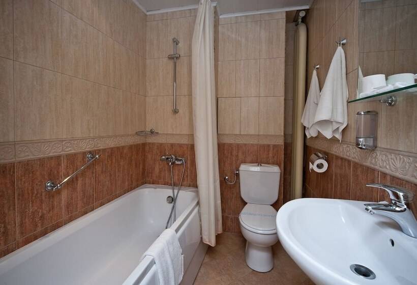 غرفة عائلية, Slavyanska Beseda