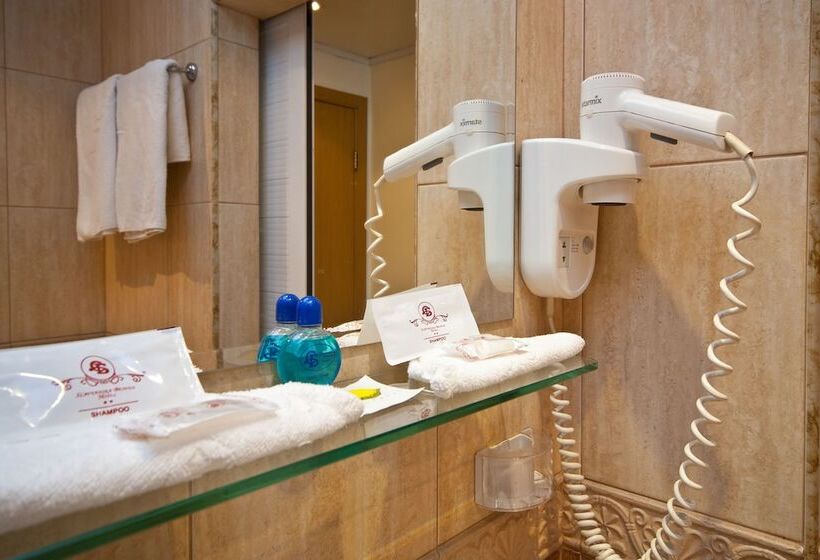 غرفة عائلية, Slavyanska Beseda