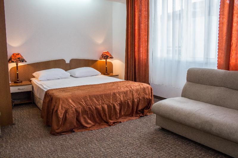 غرفة عائلية, Slavyanska Beseda