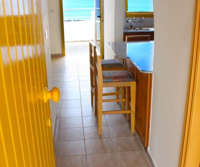 带1个卧室的带海景的公寓, Myroandrou Beach Hotel Apartments