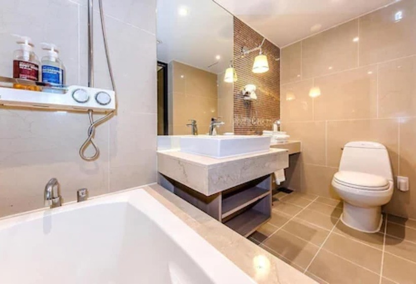 Quarto deluxe, Noblepia