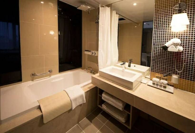 Quarto superior, Noblepia