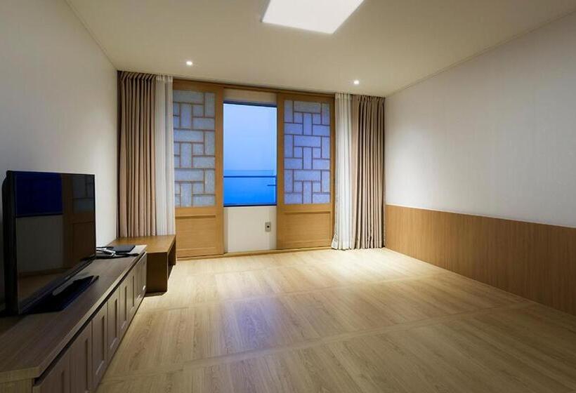 Quarto deluxe, Noblepia