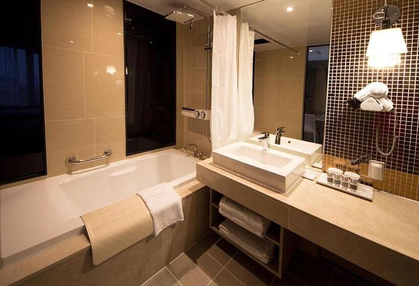 Quarto deluxe, Noblepia