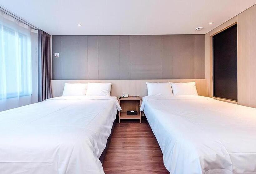 Quarto Familiar, Noblepia