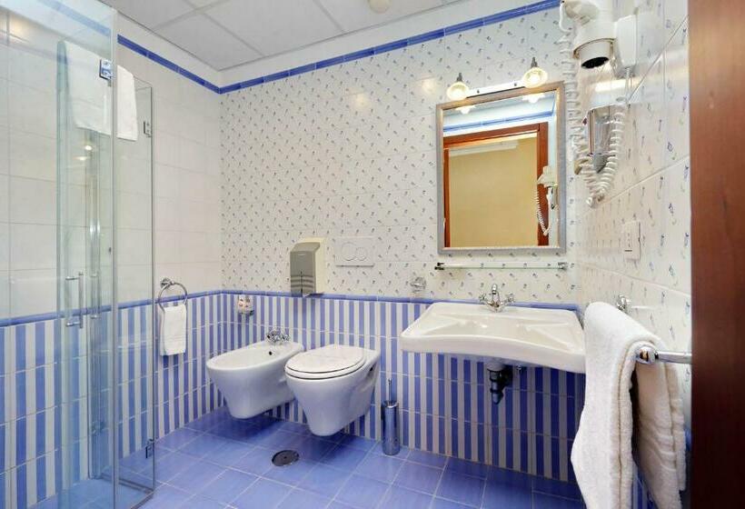 Camera Standard, Camelia